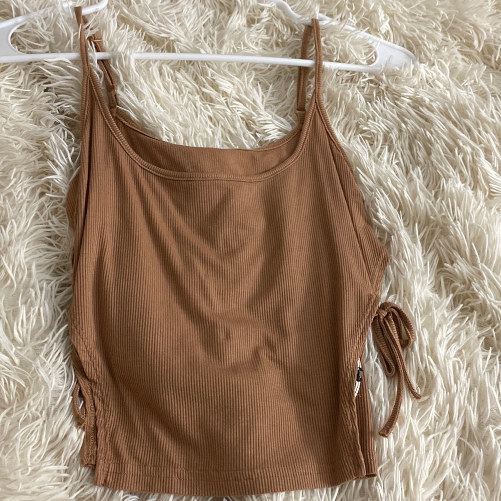 brown tank top